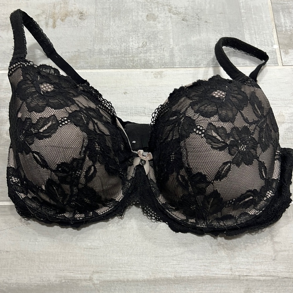 VS black and nude lace bra
